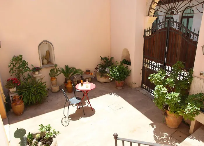 ゲストハウス Antica Dimora - Ospitalita E Tradizione 4*